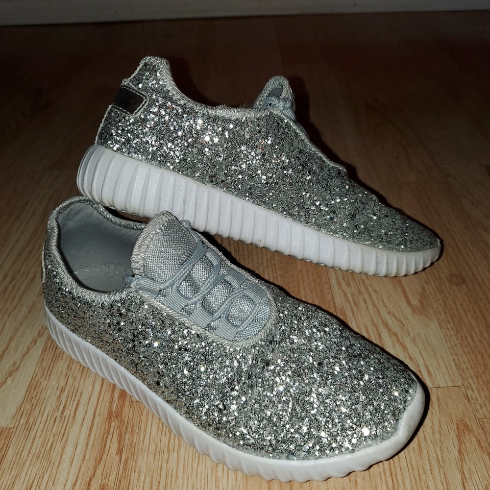 Adorable glitter shoes!!